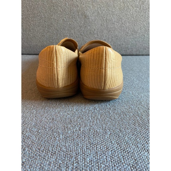 Easy Spirit womans loafer size 9.5W tan Seavienta leather upper reptile textured - Picture 8 of 12